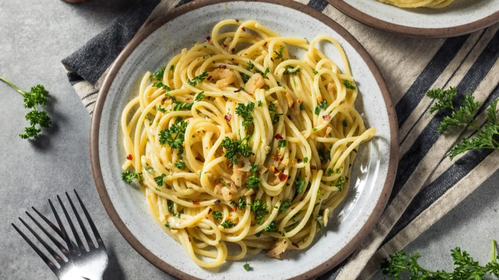 11. Pasta med vitlök och lök