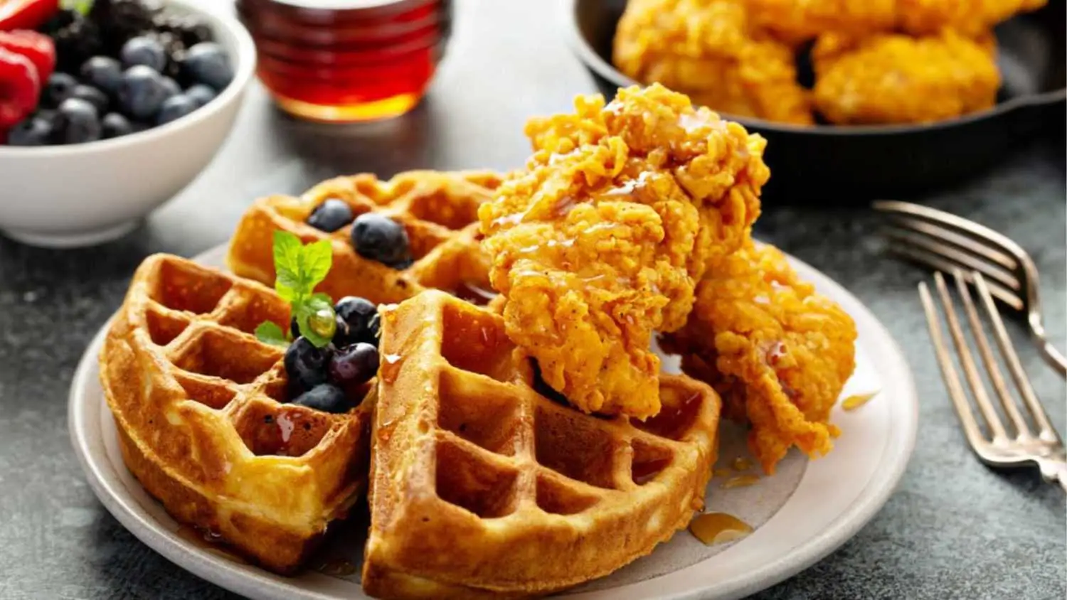 4. Frango e Waffles