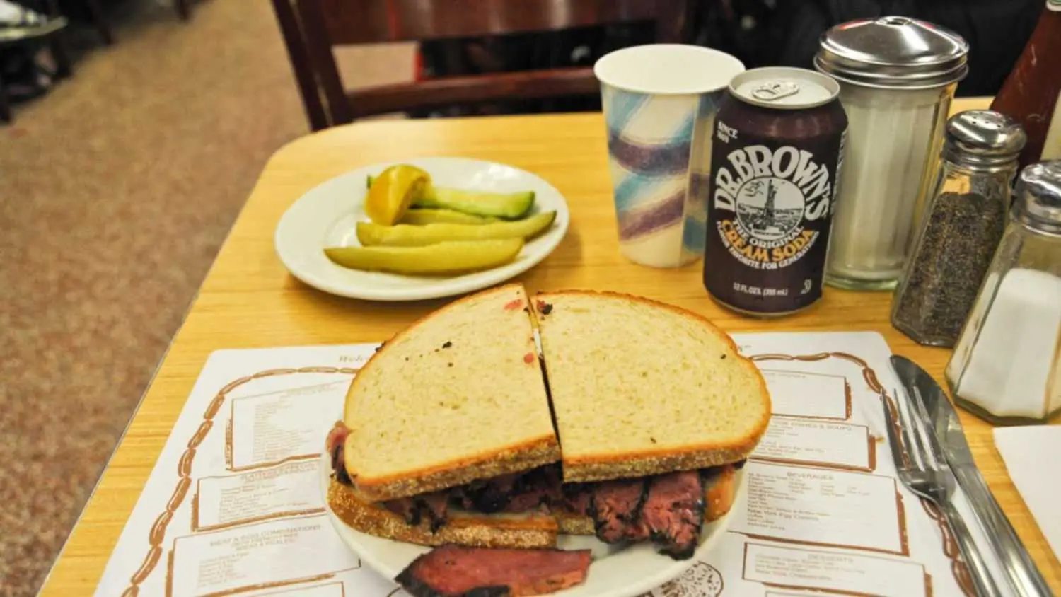 6. Sanduíche de pastrami Katz's Deli's