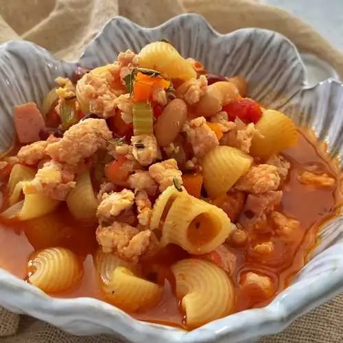 Posso pré-cozinhar a sopa e adicionar o macarrão no dia seguinte?