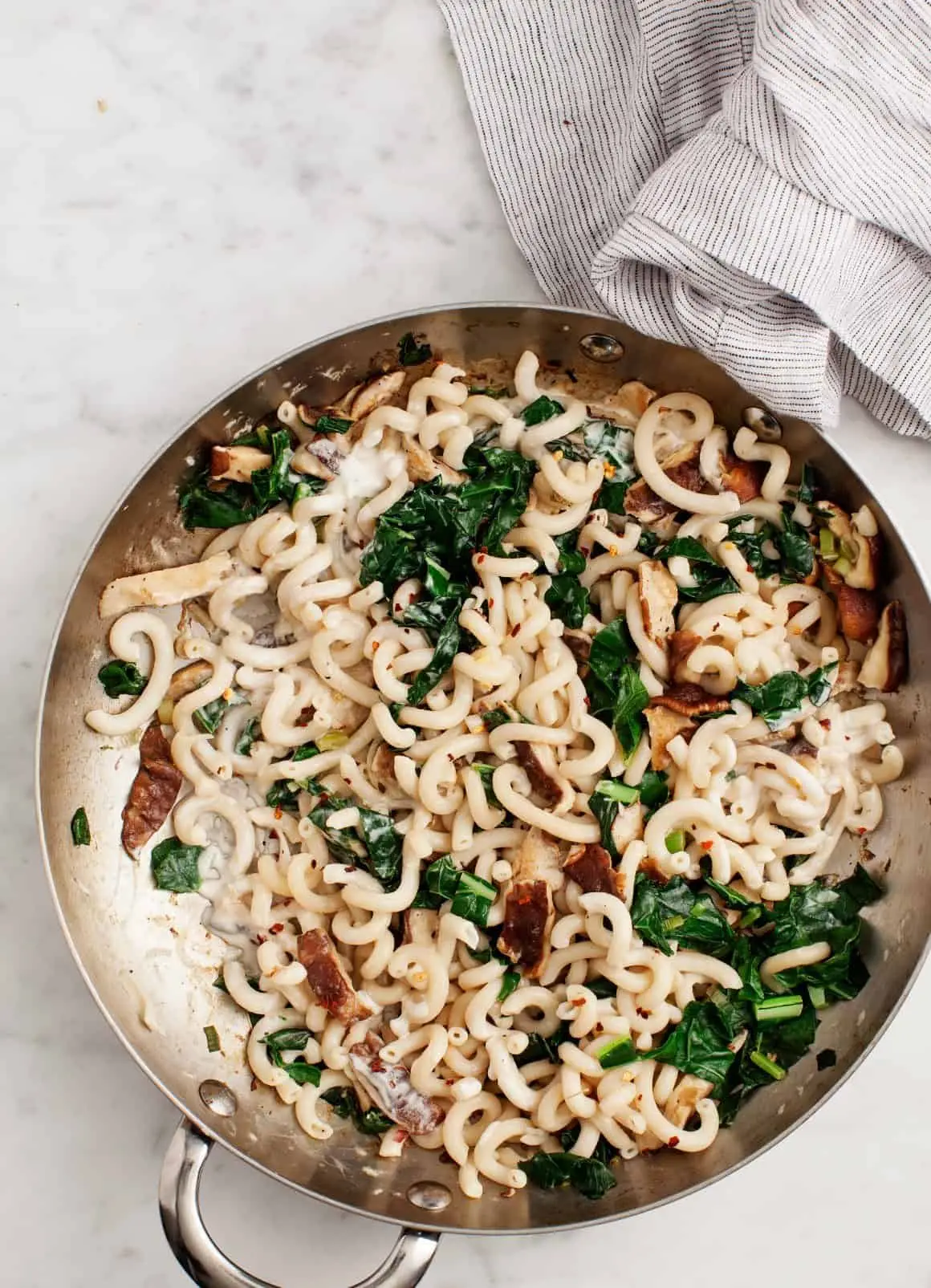 Shiitake Vegano Cremoso & Macarrão de Couve