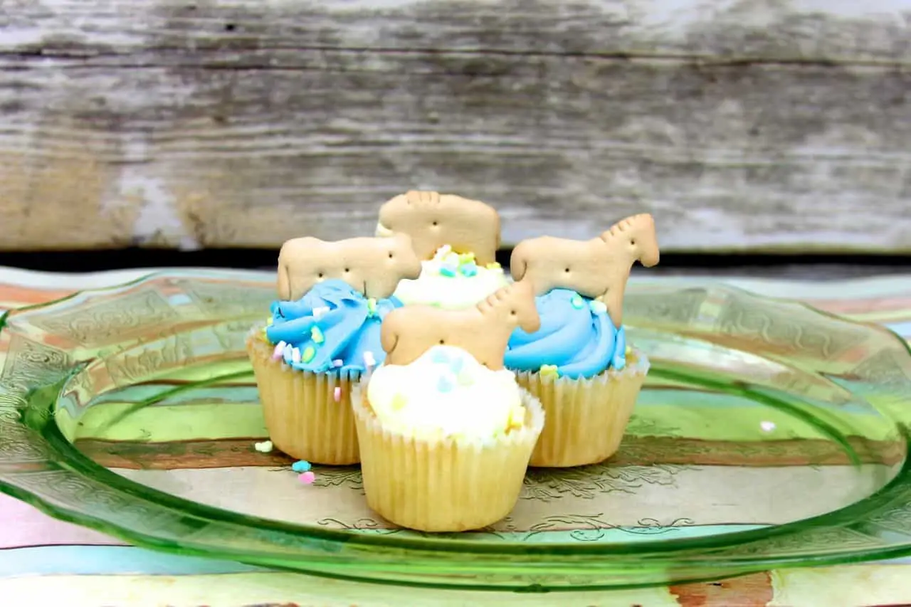 Einfache Babyparty-Cupcakes