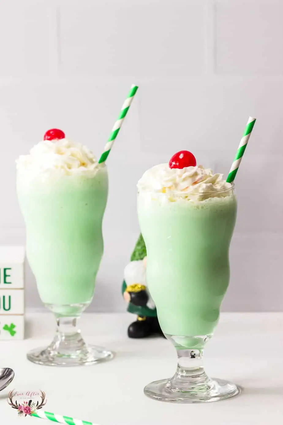 So bereiten Sie einen Shamrock Shake zu