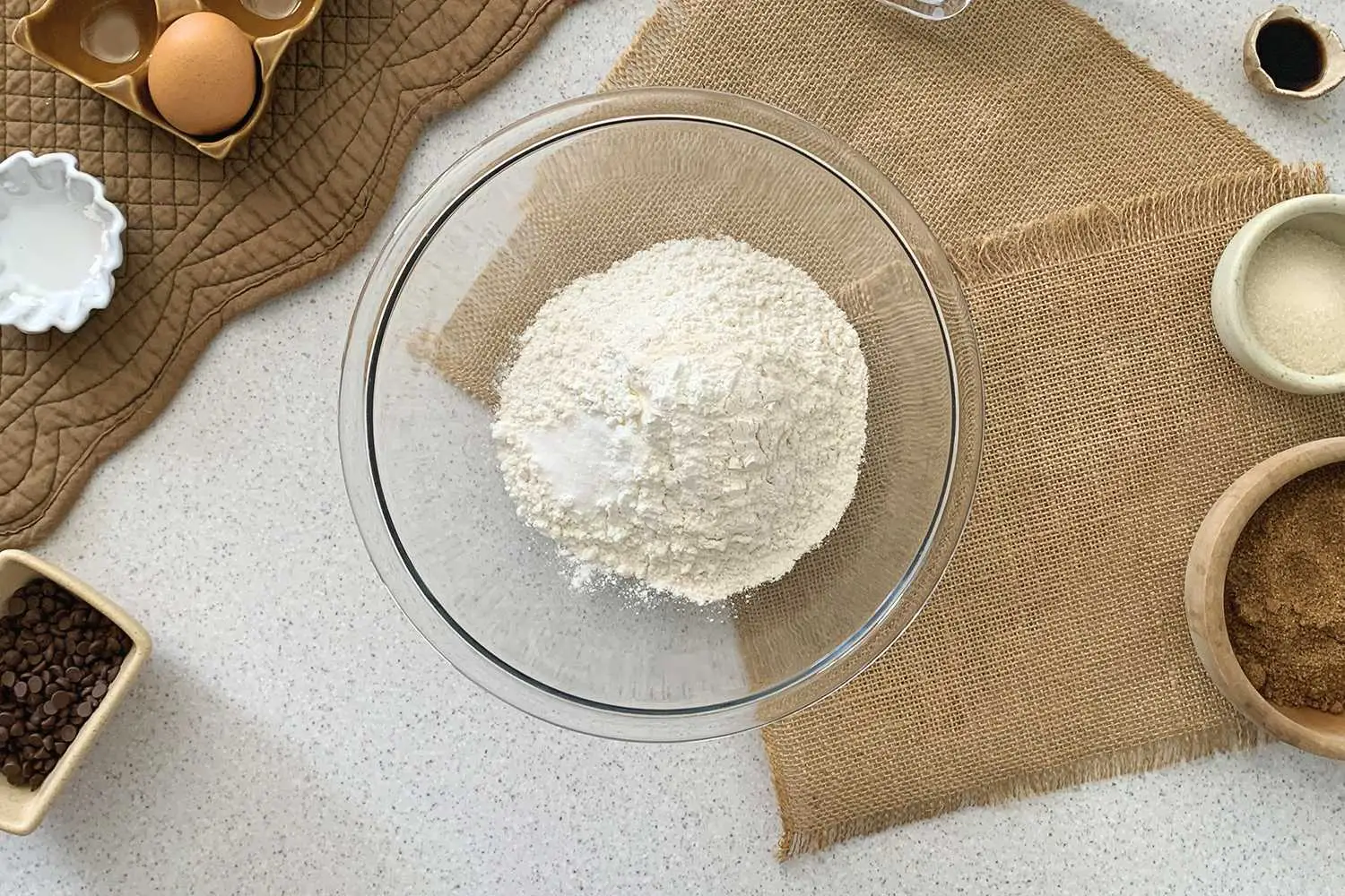 Como fazer biscoitos instantâneos com gotas de chocolate