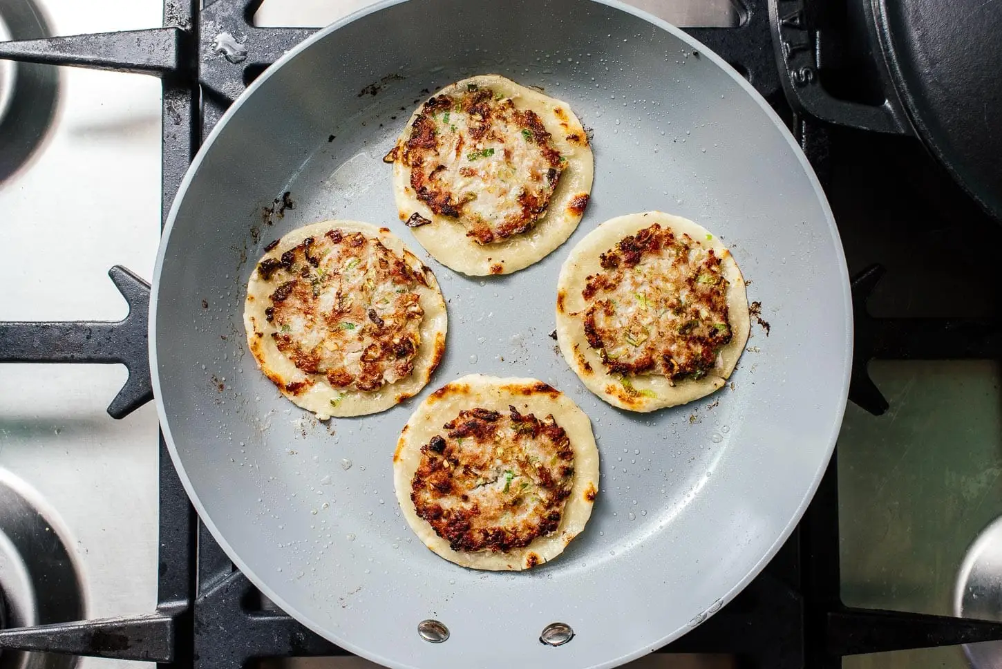 Cum se prepară smash gyoza