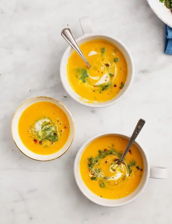 Receptes de tardor: sopa de carbassa fàcil de butternut