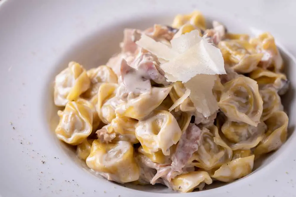 Tortellini alla carbonara