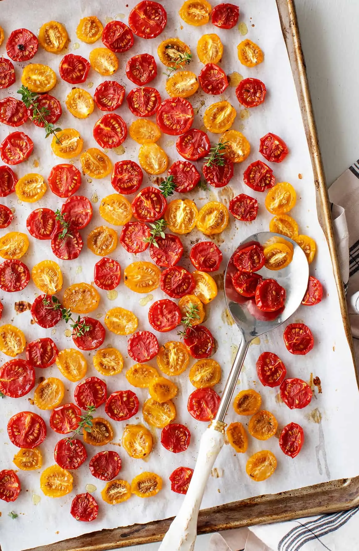 O que fazer com tomates assados ​​no forno