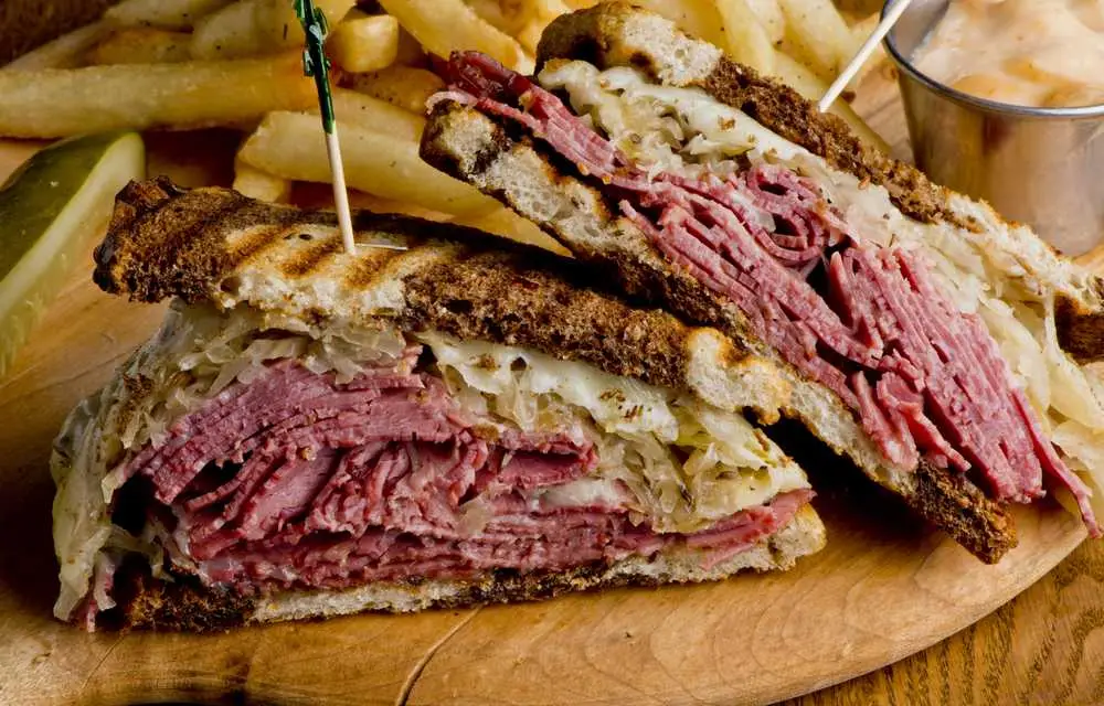 Wat te tsjinjen mei Reuben Sandwiches? 16 BEST Side Dishes